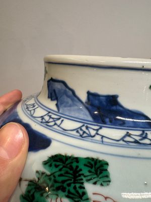 A pair of Chinese wucai vases and covers with court ladies and playing boys, Transitional period — photo 10