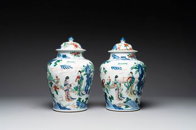 A pair of Chinese wucai vases and covers with court ladies and playing boys, Transitional period