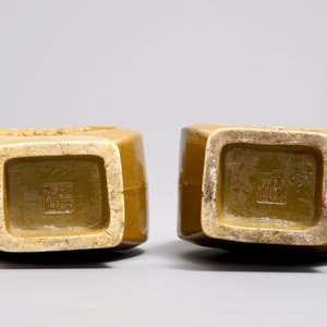 A pair of Chinese yellow glazed biscuit vases, Wang Bing Rong Zuo mark, 19th C. — photo 5