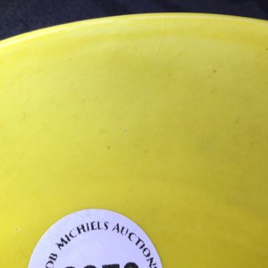 A pair of Chinese yellow glazed saucer dishes with incised backs, Qianlong sealmark and poss. of the period — 照片 10