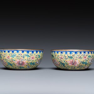 A pair of Chinese yellow-ground Canton enamel bowls, Qianlong/Jiaqing — 照片 2