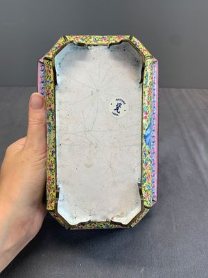 A pair of Chinese yellow-ground Canton enamel jardinières, Jiaqing — photo 7