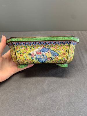 A pair of Chinese yellow-ground Canton enamel jardinières, Jiaqing — photo 8