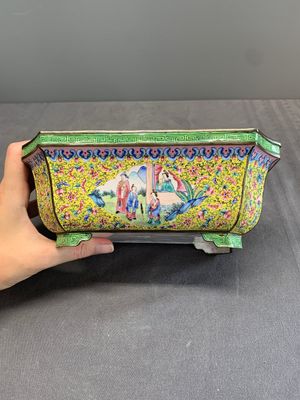 A pair of Chinese yellow-ground Canton enamel jardinières, Jiaqing — photo 10