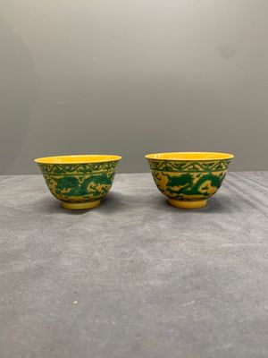 A pair of Chinese yellow-ground 'dragon' and 'shou' bowls, Guangxu mark and of the period — photo 1
