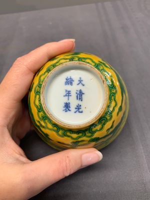 A pair of Chinese yellow-ground 'dragon' and 'shou' bowls, Guangxu mark and of the period — photo 15