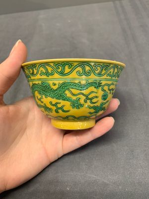 A pair of Chinese yellow-ground 'dragon' and 'shou' bowls, Guangxu mark and of the period — photo 3
