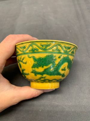 A pair of Chinese yellow-ground 'dragon' and 'shou' bowls, Guangxu mark and of the period — photo 9