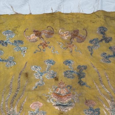 A pair of Chinese yellow-ground embroidered 'Dragons' and 'Phoenixes' panels — photo 53