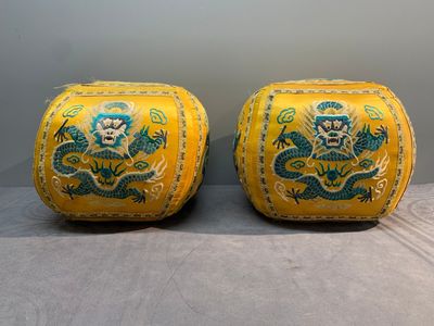 A pair of Chinese yellow-ground embroidered silk 'dragon' cushions, 19th C. — photo 3
