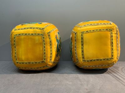 A pair of Chinese yellow-ground embroidered silk 'dragon' cushions, 19th C. — photo 6