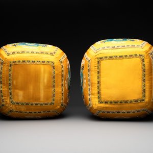 A pair of Chinese yellow-ground embroidered silk 'dragon' cushions, 19th C. — photo 6