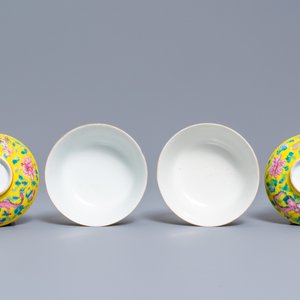 A pair of Chinese yellow-ground famille rose 'dragon and phoenix' bowls and covers, 19th C. — 照片 5