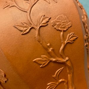A pair of Chinese Yixing stoneware baluster vases with applied design, Kangxi — photo 14