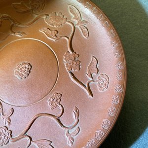 A pair of Chinese Yixing stoneware dishes with applied design, Kangxi — photo 8