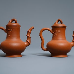 A pair of Chinese Yixing stoneware ewers with applied prunus design, Kangxi — 照片 2