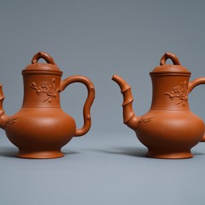 A pair of Chinese Yixing stoneware ewers with applied prunus design, Kangxi — 照片 3