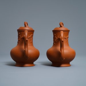 A pair of Chinese Yixing stoneware ewers with applied prunus design, Kangxi — 照片 5