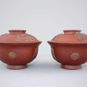 A pair of Chinese Yixing stoneware teabowls with cover, 19/20th C. — photo 2