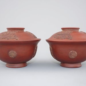 A pair of Chinese Yixing stoneware teabowls with cover, 19/20th C. — photo 4