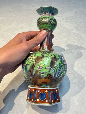 A pair of clobbered Dutch Delft vases, 17th C. — foto 12