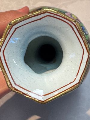 A pair of clobbered Dutch Delft vases, 17th C. — foto 16