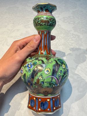 A pair of clobbered Dutch Delft vases, 17th C. — foto 10