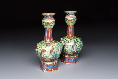 A pair of clobbered Dutch Delft vases, 17th C.
