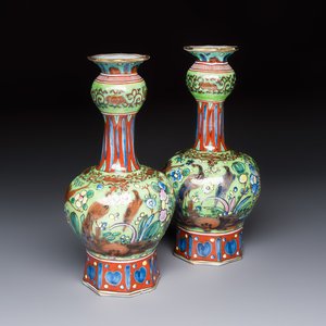 A pair of clobbered Dutch Delft vases, 17th C. — foto 1