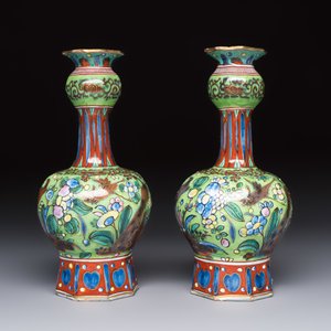 A pair of clobbered Dutch Delft vases, 17th C. — foto 3
