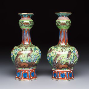 A pair of clobbered Dutch Delft vases, 17th C. — foto 4