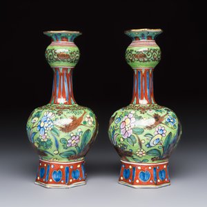 A pair of clobbered Dutch Delft vases, 17th C. — foto 5