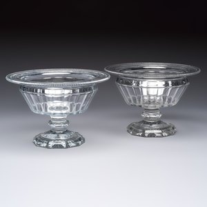 A pair of cut crystal footed bowls, 19th C. — foto 1