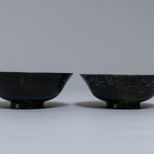 A pair of dark spinach green jade bowls with Arabic or Urdu inscriptions, India, 19/20th C. — 照片 2