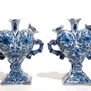 A pair of Delft style blue and white heart-shaped tulip vases, Nurnberg, Germany, 18th C. — photo 1