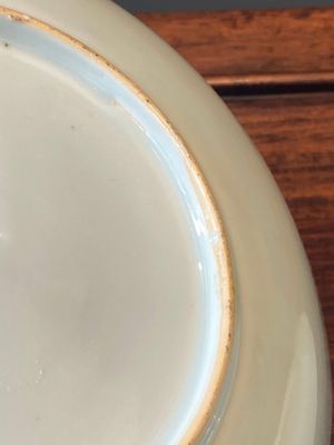 A pair of Dutch-decorated Kakiemon-style Chinese porcelain plates, 18th C. — 照片 11