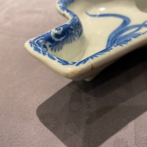 A pair of Dutch Delft blue and white carnation flower dishes, 18th C — 照片 9