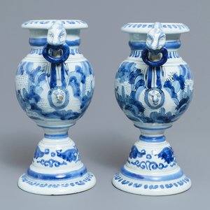 A pair of Dutch Delft blue and white chinoiserie altar vases, 17th C. — 照片 2