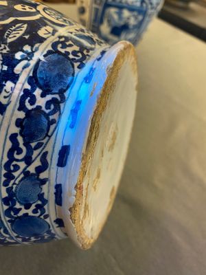 A pair of Dutch Delft blue and white chinoiserie bottle vases, 18th C. — 照片 22