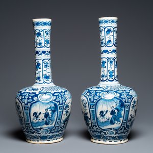 A pair of Dutch Delft blue and white chinoiserie bottle vases, 18th C. — 照片 3