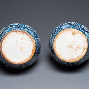 A pair of Dutch Delft blue and white chinoiserie bottle vases, 18th C. — 照片 6
