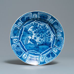 A pair of Dutch Delft blue and white chinoiserie dishes and a pair of polychrome plates with a rose, 18th C. — 照片 4