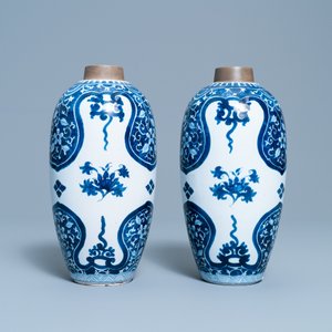 A pair of Dutch Delft blue and white chinoiserie Kangxi-style vases, ca. 1800 — 照片 3