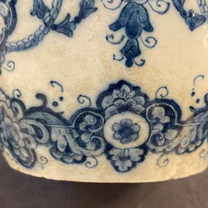 A pair of Dutch Delft blue and white Daniel Marot style vases, early 18th C. — photo 16