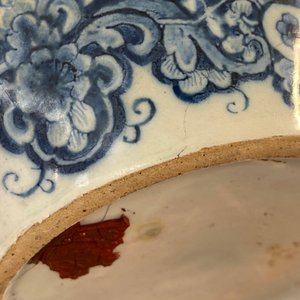 A pair of Dutch Delft blue and white Daniel Marot style vases, early 18th C. — photo 26