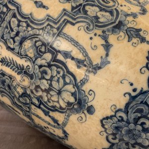 A pair of Dutch Delft blue and white Daniel Marot style vases, early 18th C. — photo 29