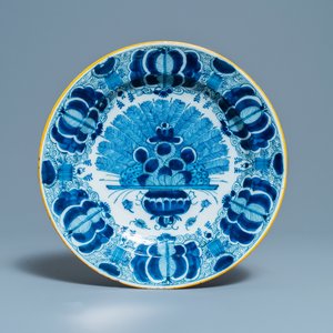 A pair of Dutch Delft blue and white dishes and a pair of polychrome plates, 18th C. — 照片 4