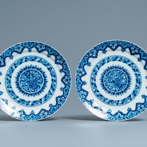 A pair of Dutch Delft blue and white dishes, dated 1713 — photo 1