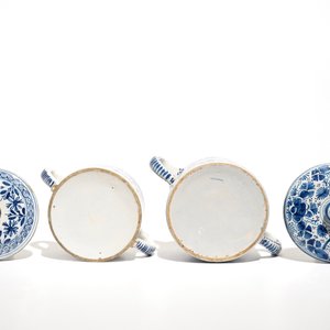 A pair of Dutch Delft blue and white dishes with cherubs and two sugar pots, 18th C. — 照片 9