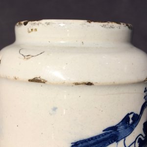 A pair of Dutch Delft blue and white drug jars with brass lids, 18th C. — photo 11